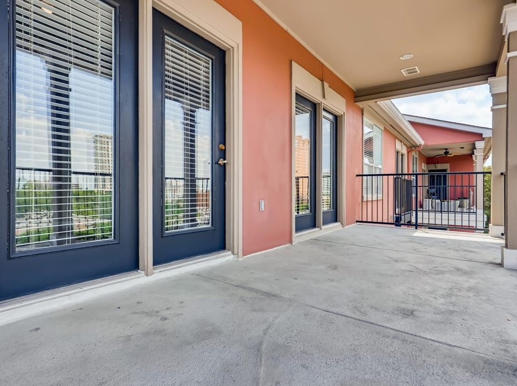 2400 Mccue Rd, Houston TX  77056-5106 exterior