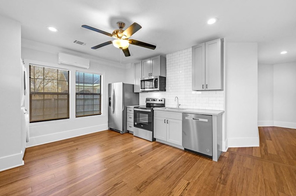1633 Fourcade St, Houston, TX 77023-3642