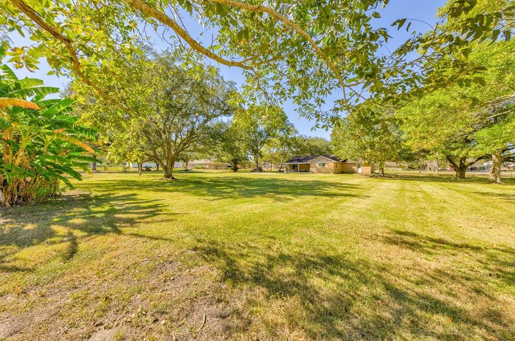 3405 Meadowlark Ln, Alvin, TX 77511-7359
