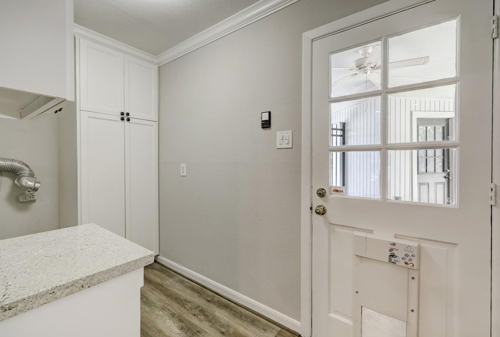 7806 Piping Rock Ln, Houston TX  77042-2728 exterior