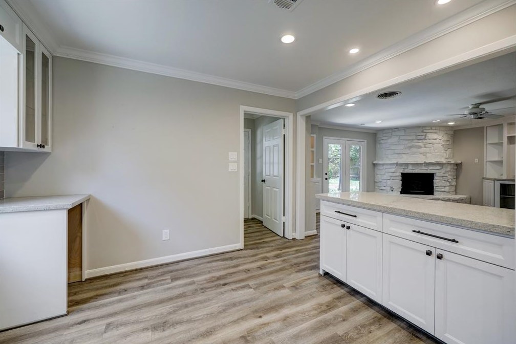 7806 Piping Rock Ln, Houston TX  77042-2728 exterior