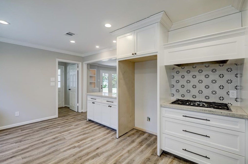 7806 Piping Rock Ln, Houston TX  77042-2728 exterior