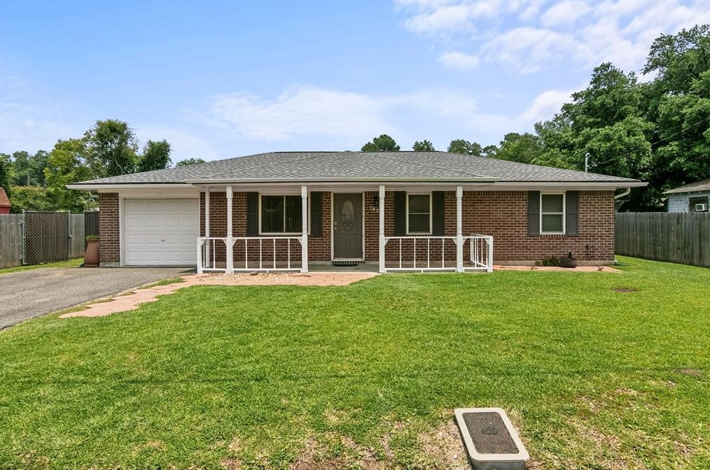 1826 Bowie St, Orange, TX 77630