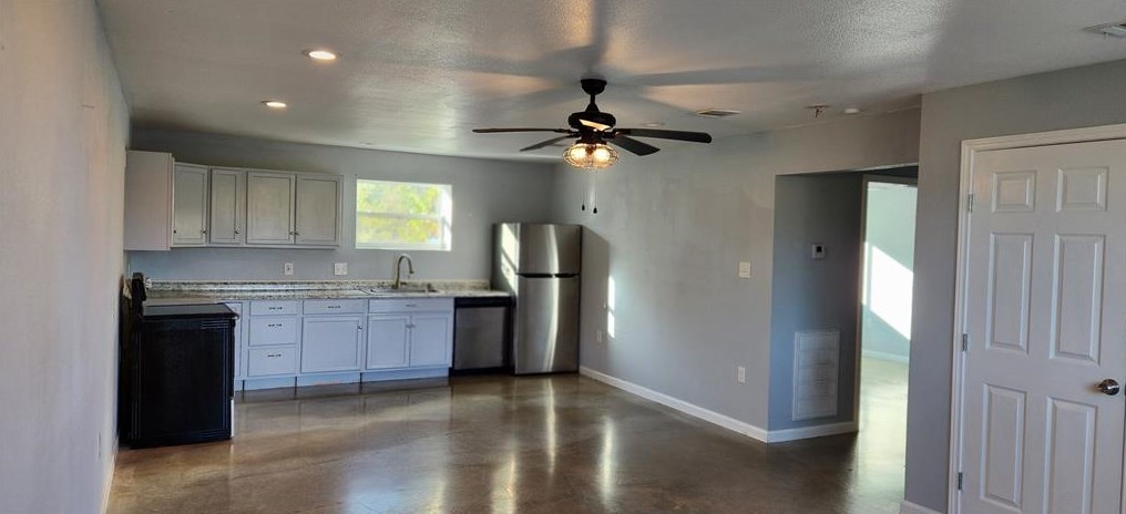 6602 Prino Rd #a, Hitchcock, TX 77563