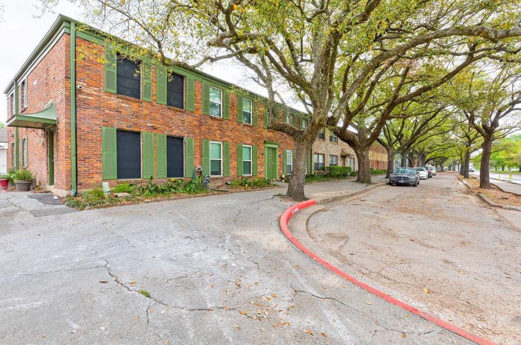 11603 Chimney Rock Rd, Houston TX  77035-2817 exterior
