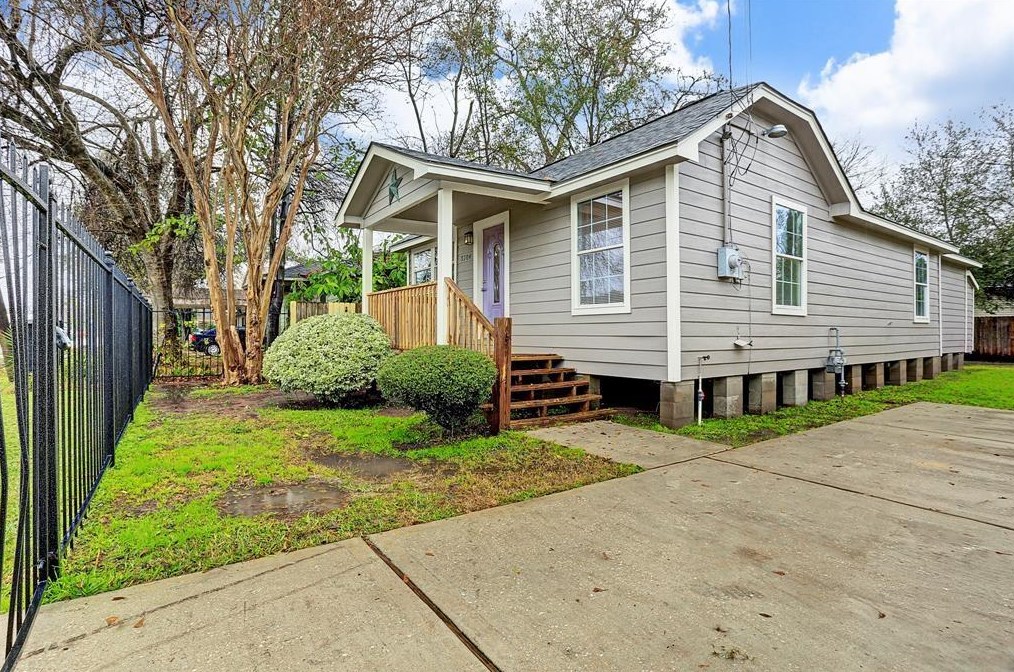 5304 Cochran St, Houston, TX 77009