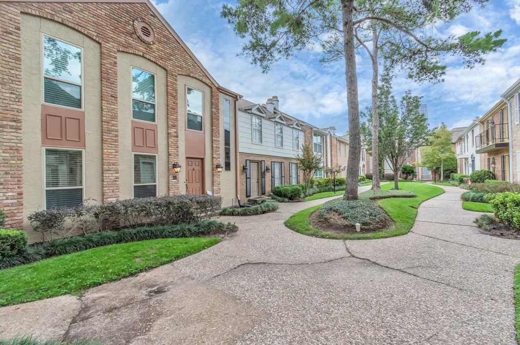 2323 Augusta Dr Apt 21, Houston, TX 77057