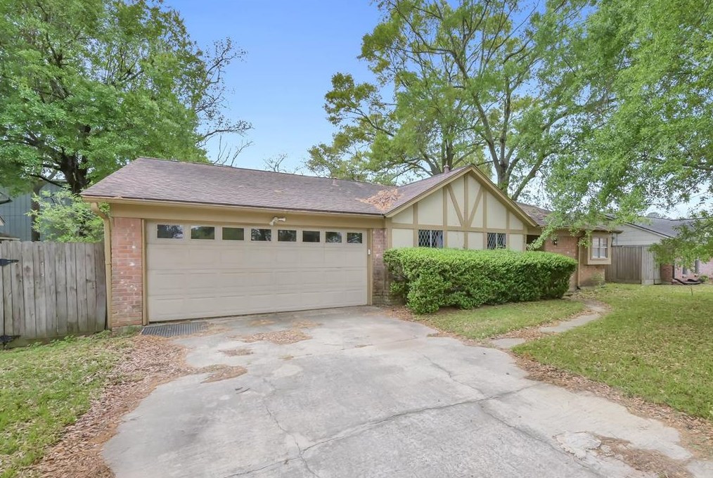 809 Northpine Dr, Conroe, TX 77301