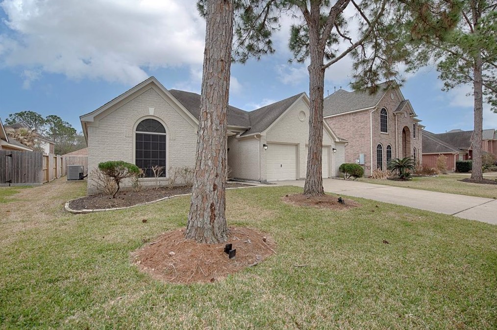 134 Emerald Cloud Ln, League City, TX 77573