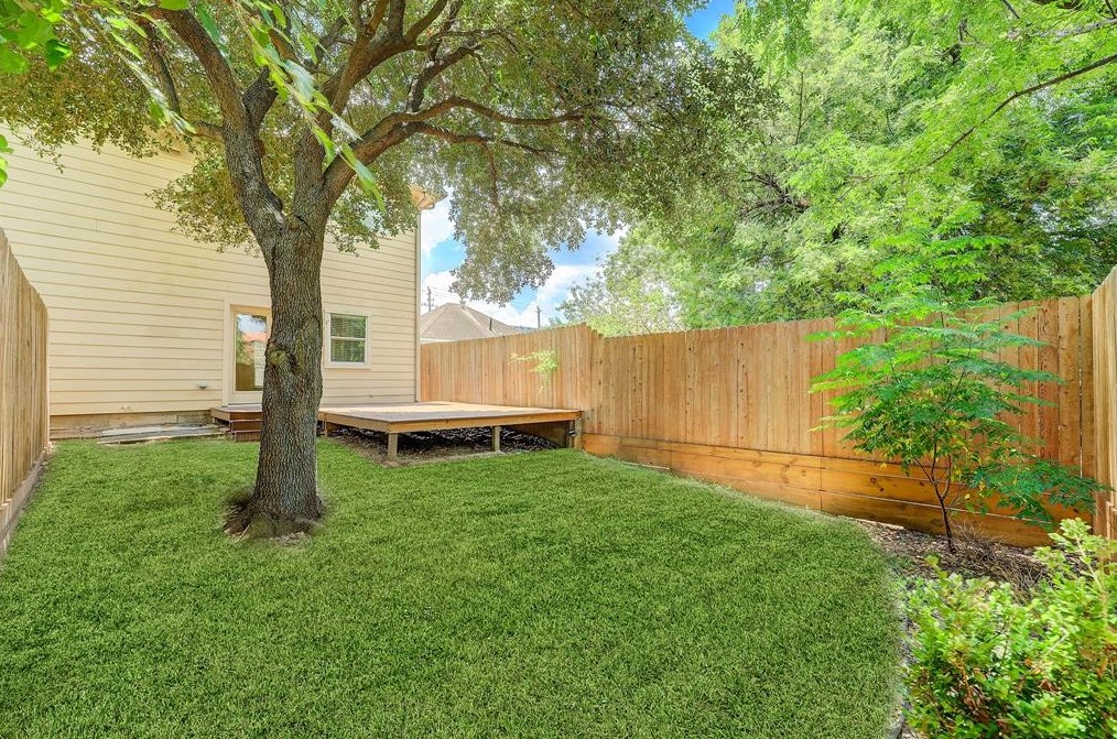 1901 Fletcher St, Houston, TX 77009