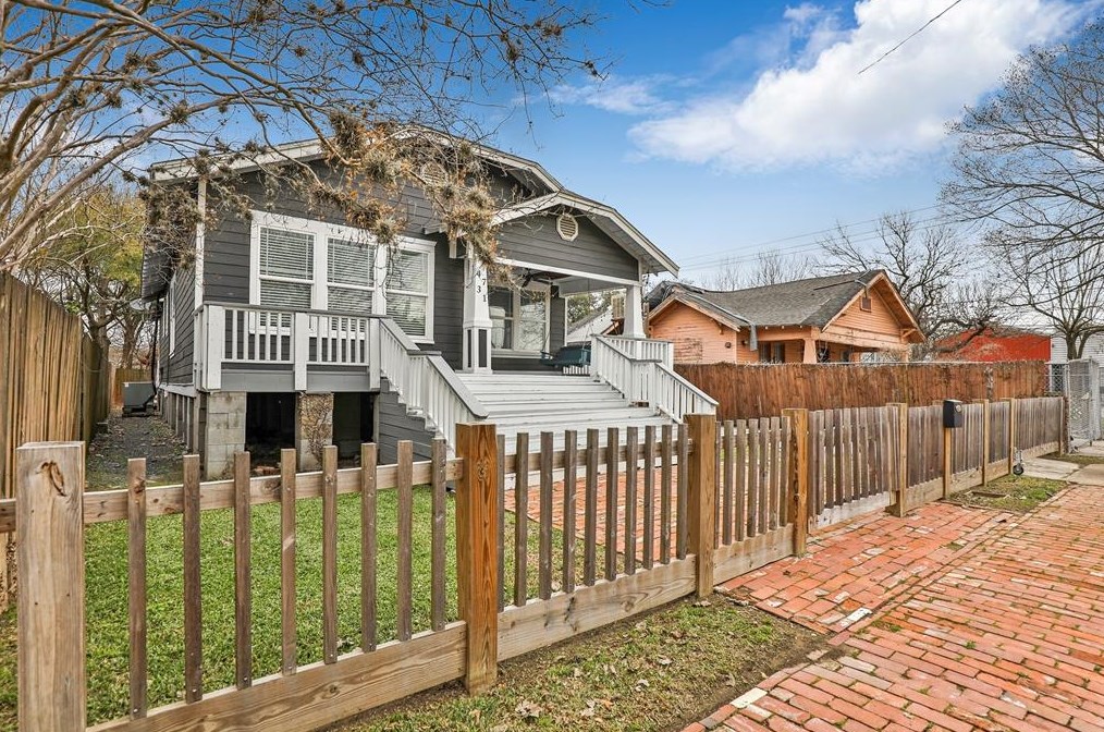 4731 Woodside St, Houston, TX 77023