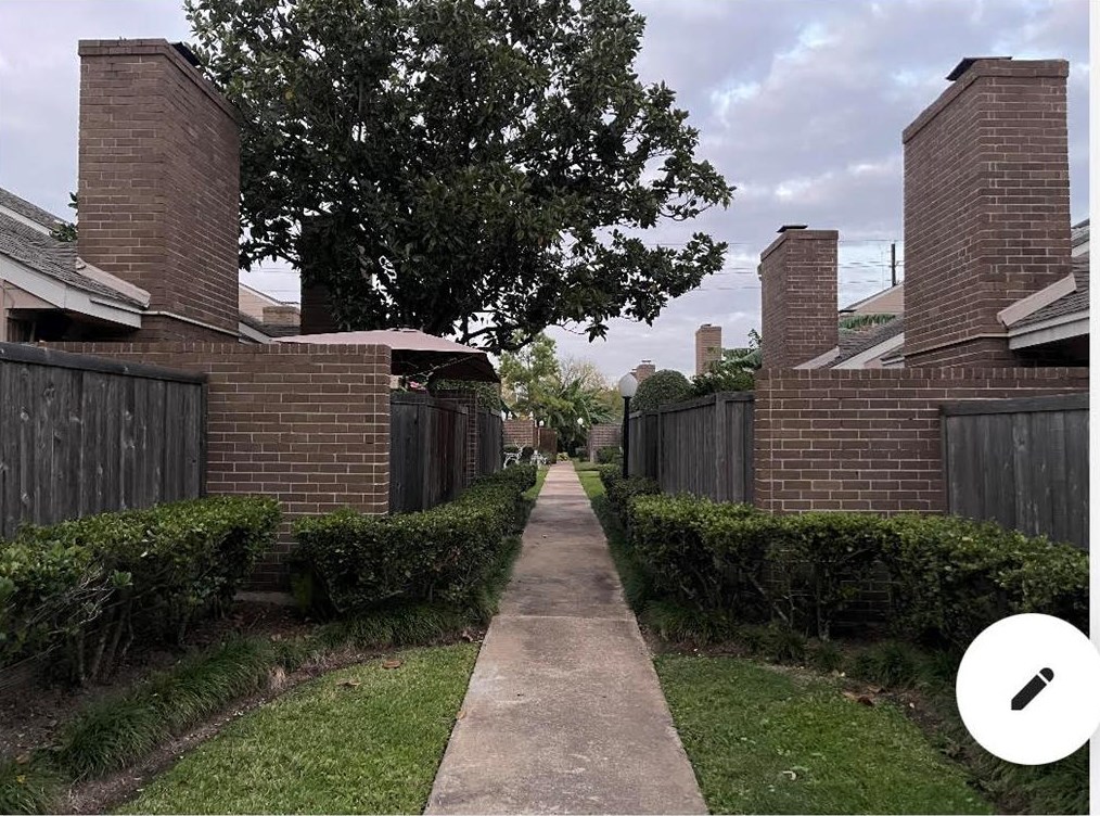13858 Hollowgreen Dr #303/2, Houston, TX 77082