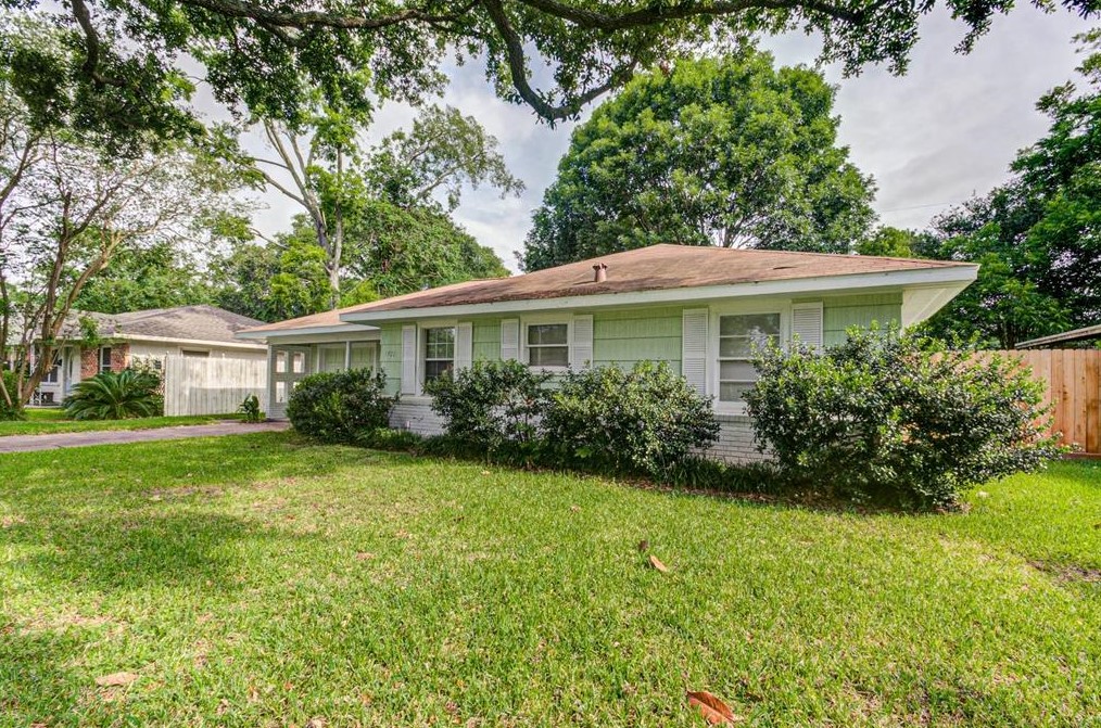 5922 Grape St, Houston TX  77036-7316 exterior