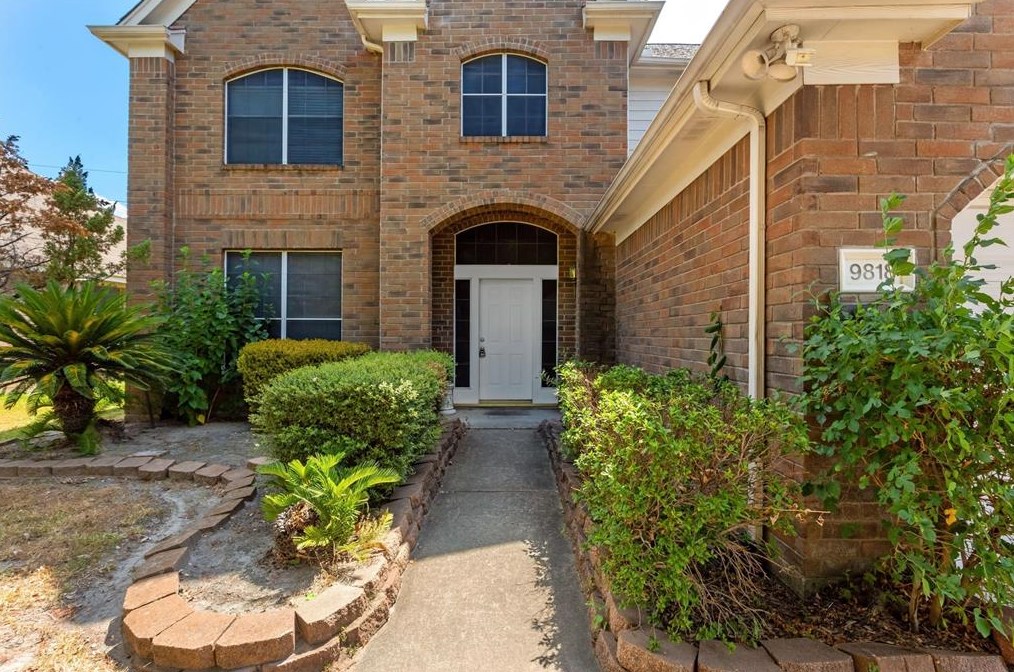 9818 Mossy Tree Ln, Houston, TX 77064