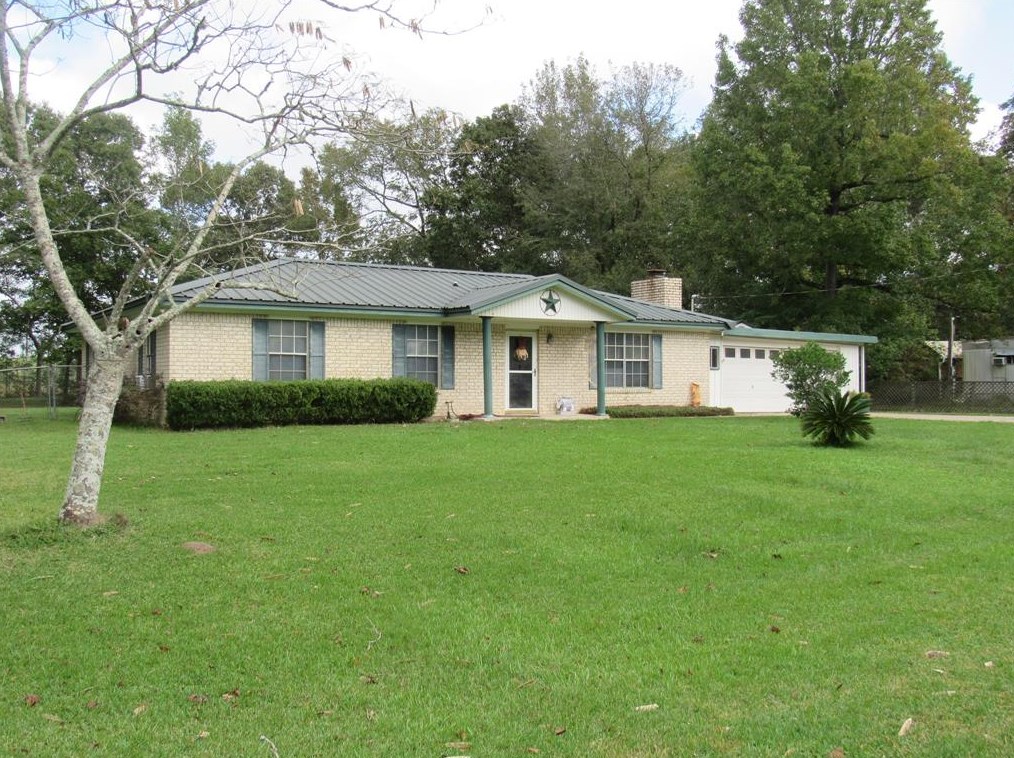 340 Cain Rd, Anahuac, TX 77514-1356