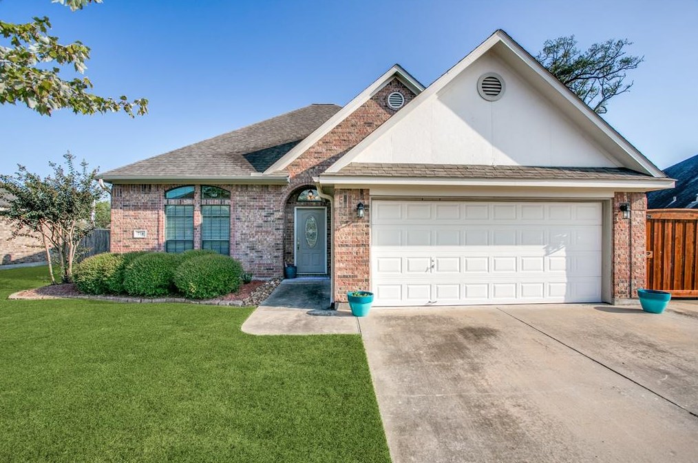 714 Moore St, Richwood, TX 77566-3159