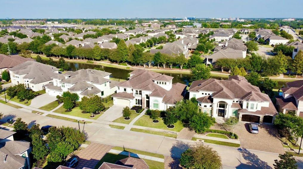 703 Elmhurst Ct, Sugar Land, TX 77479