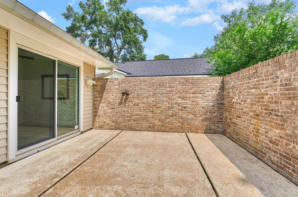 5311 Vlg Spg Dr, Humble TX 77339-1216 exterior