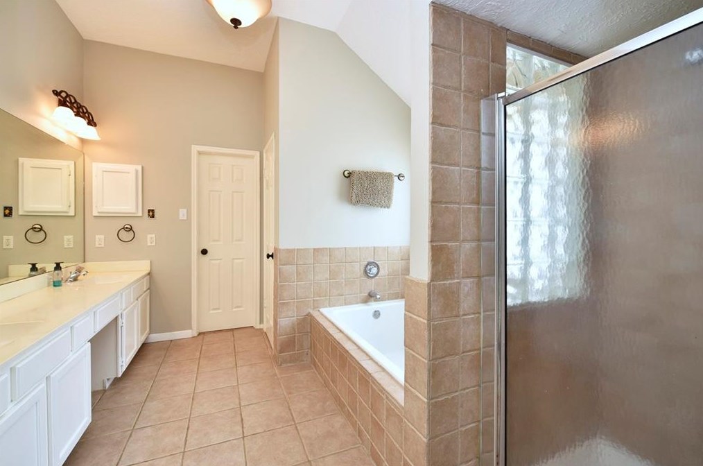 14918 Chetland Pl Dr, Houston TX  77095-2988 exterior