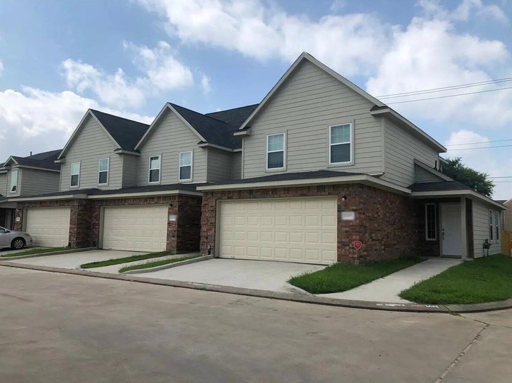 12058 Sarah Lake Dr, Houston, TX 77099
