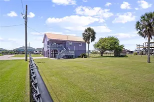 927 W Verdie Dr, Crystal Beach, TX 77650 - Photo 4
