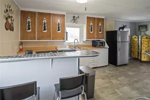 927 W Verdie Dr, Crystal Beach, TX 77650 - Photo 18