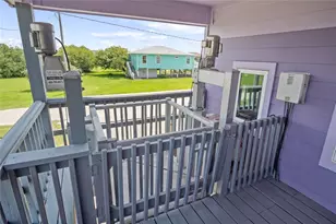 927 W Verdie Dr, Crystal Beach, TX 77650 - Photo 14