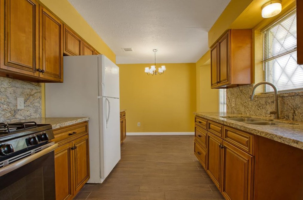 2710 Bluerock St, Houston TX  77039-3106 exterior