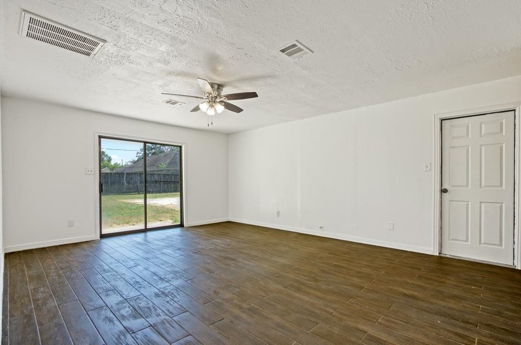 2710 Bluerock St, Houston TX  77039-3106 exterior