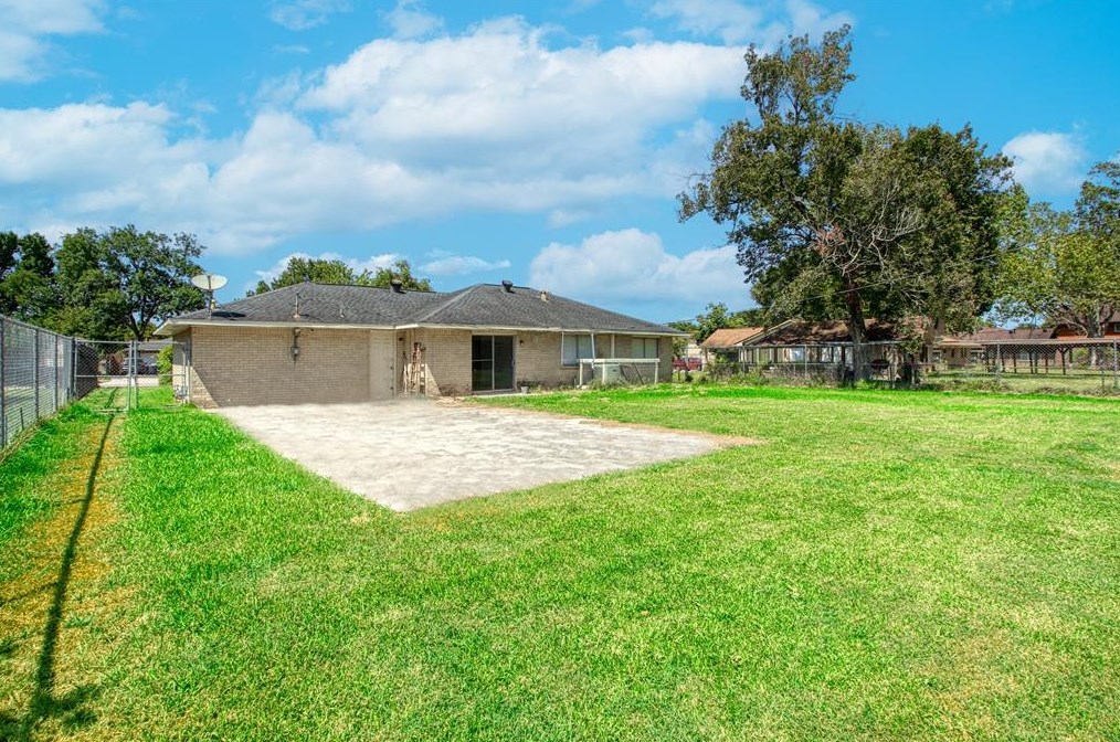 2710 Bluerock St, Houston TX  77039-3106 exterior