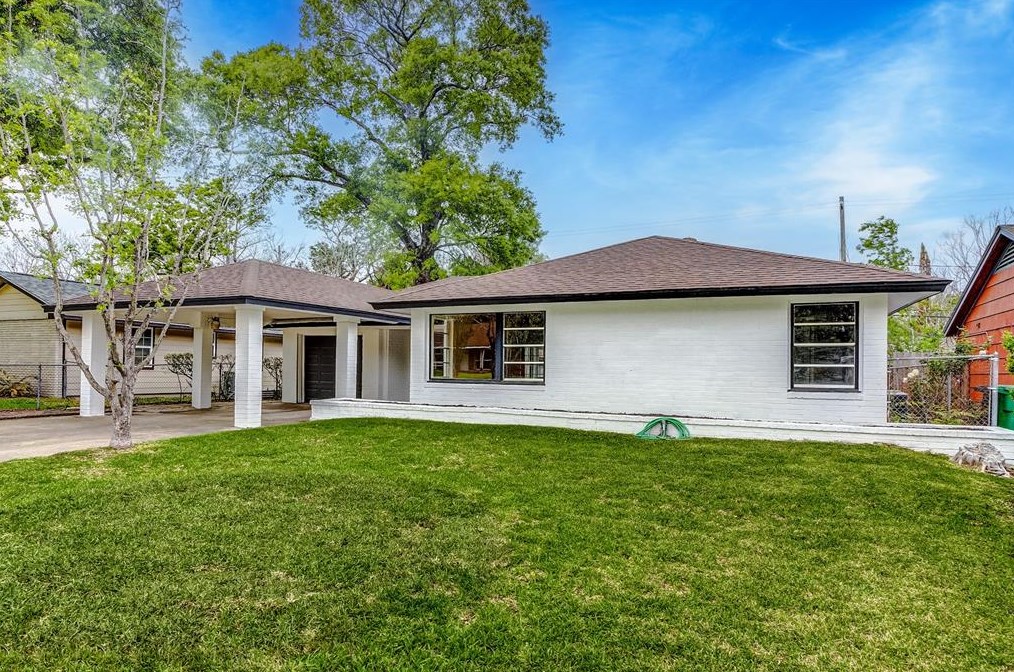 5855 Thrush Dr, Houston, TX 77033-2227