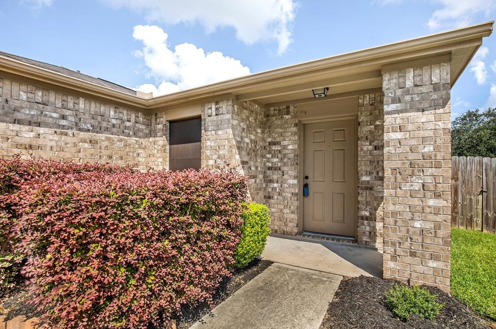 9415 Shaded Pines Dr, Humble, TX 77396-4403
