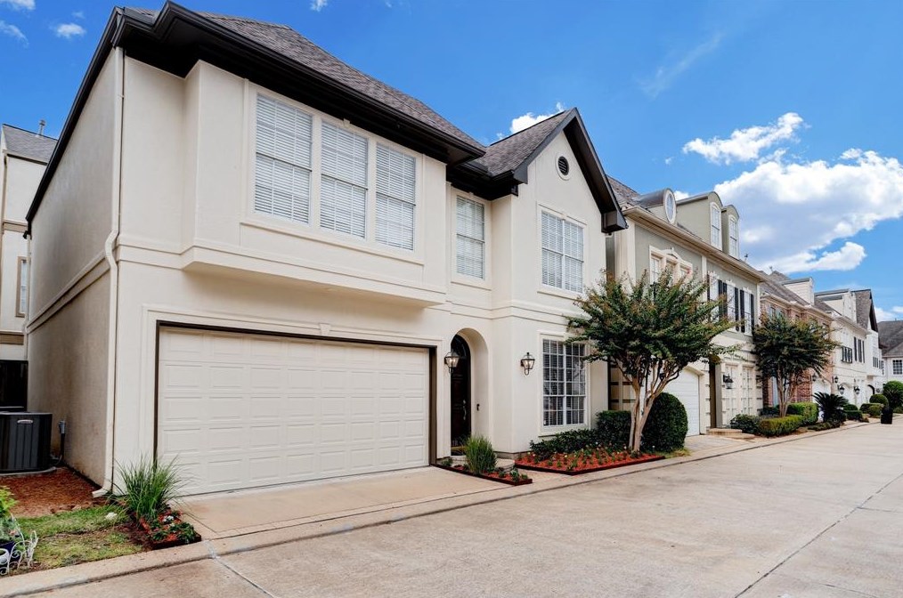 3218 Pemberton Circle Dr, Houston, TX 77025-4300