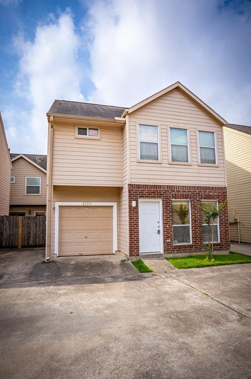 2220 Naomi St, Houston, TX 77054-3824
