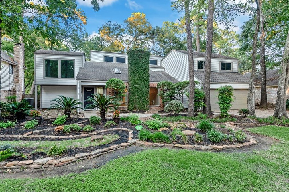 18 Woodhaven Wood Dr, Spring, TX 77380-3951