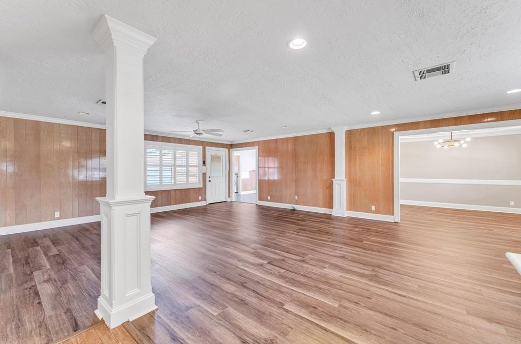 6327 Wynnwood Ln, Houston, TX 77008-3243