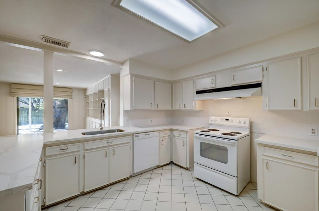 9631 Val Verde St, Houston TX  77063-3701 exterior