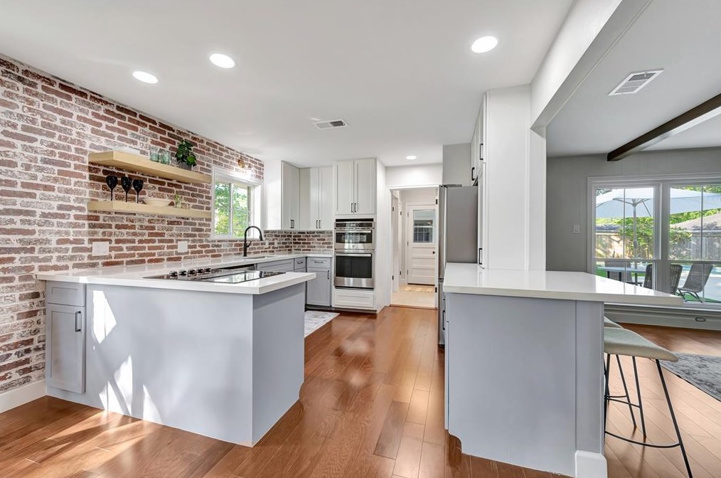 18403 Point Lookout Dr, Houston TX  77058-4101 exterior