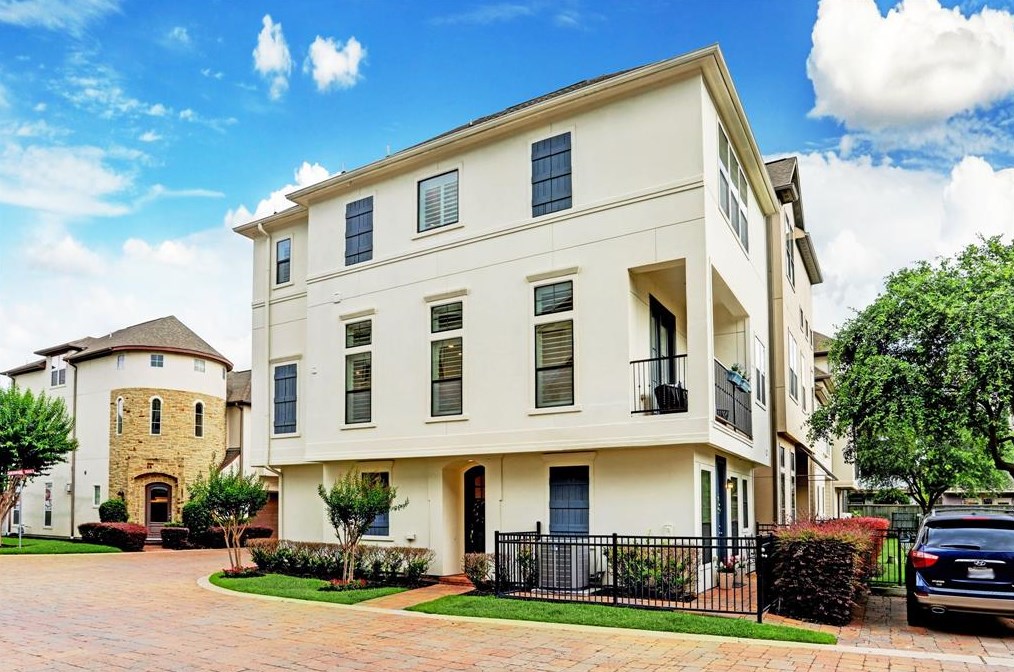 1102 Sherwood Trl, Houston, TX 77043-2870