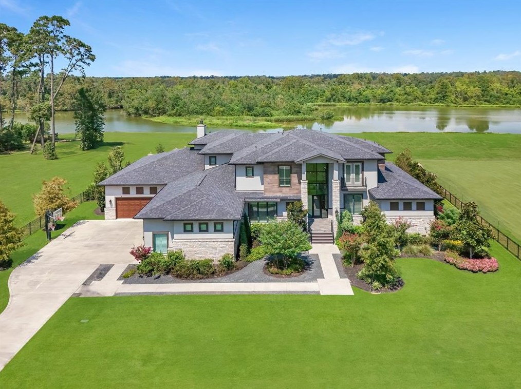 82 Kings Lake Estates Blvd, Humble, TX 77346