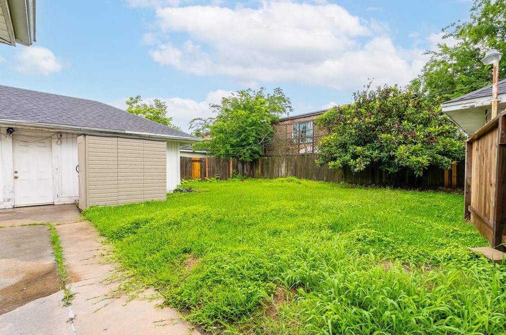 8819 Hazen St, Houston TX  77036-6745 exterior