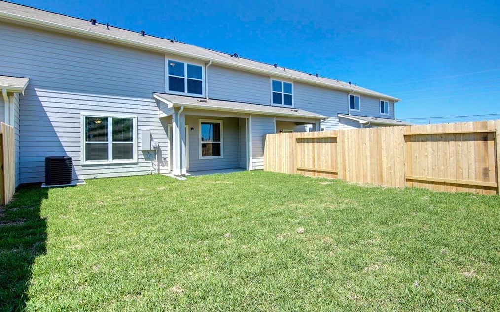 2811 Silver Tree, Houston TX  77014-1929 exterior