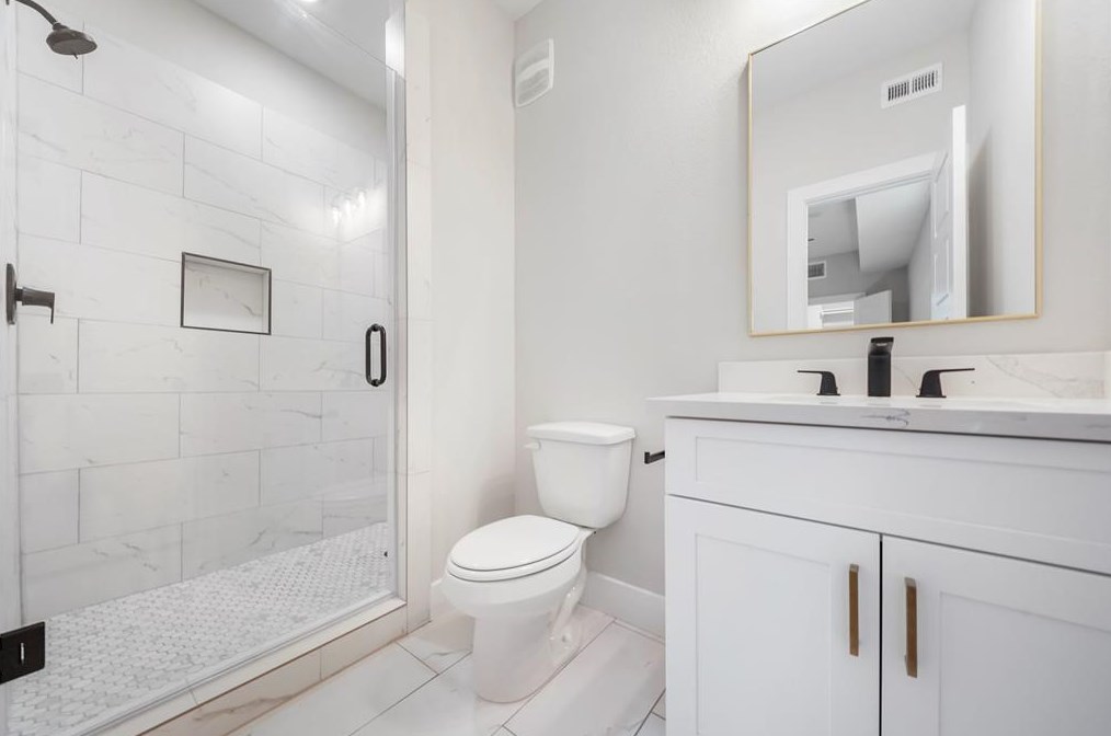 402 37 St, Houston TX  77018-6536 exterior