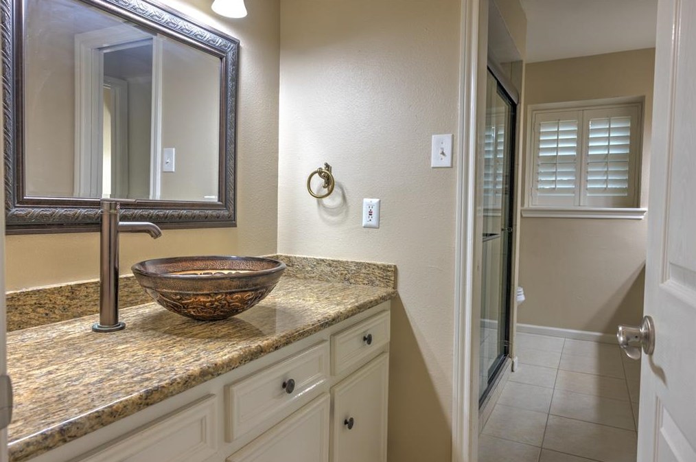 12607 Indian Wl Dr, Houston TX  77066-2307 exterior