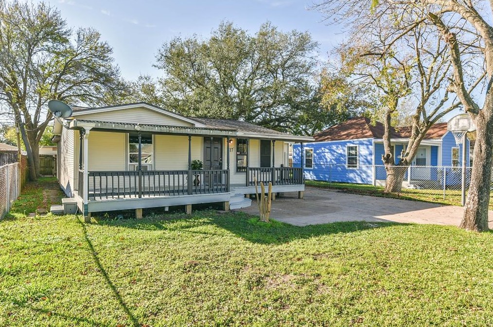 417 18th Ave N, Texas City, TX 77590