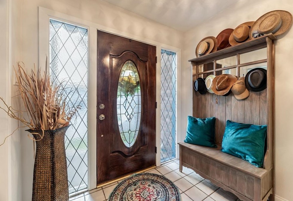 702 Timber Cv Dr, Taylor Lake Village TX 77586-4617 exterior