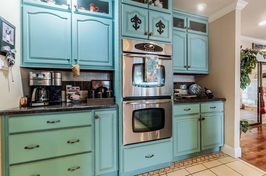 702 Timber Cv Dr, Taylor Lake Village TX 77586-4617 exterior