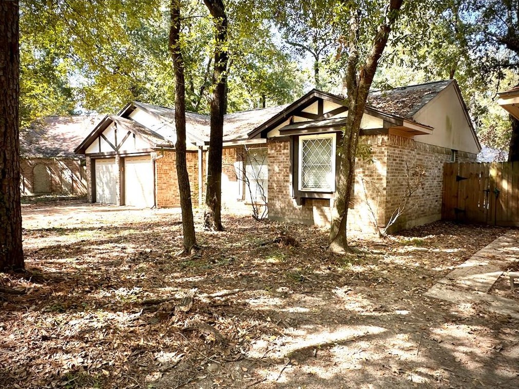 18 Brookflower Rd, Spring, TX 77380