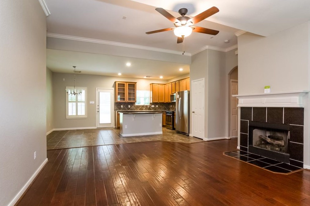 10719 Longleaf Dr, Conroe, TX 77385