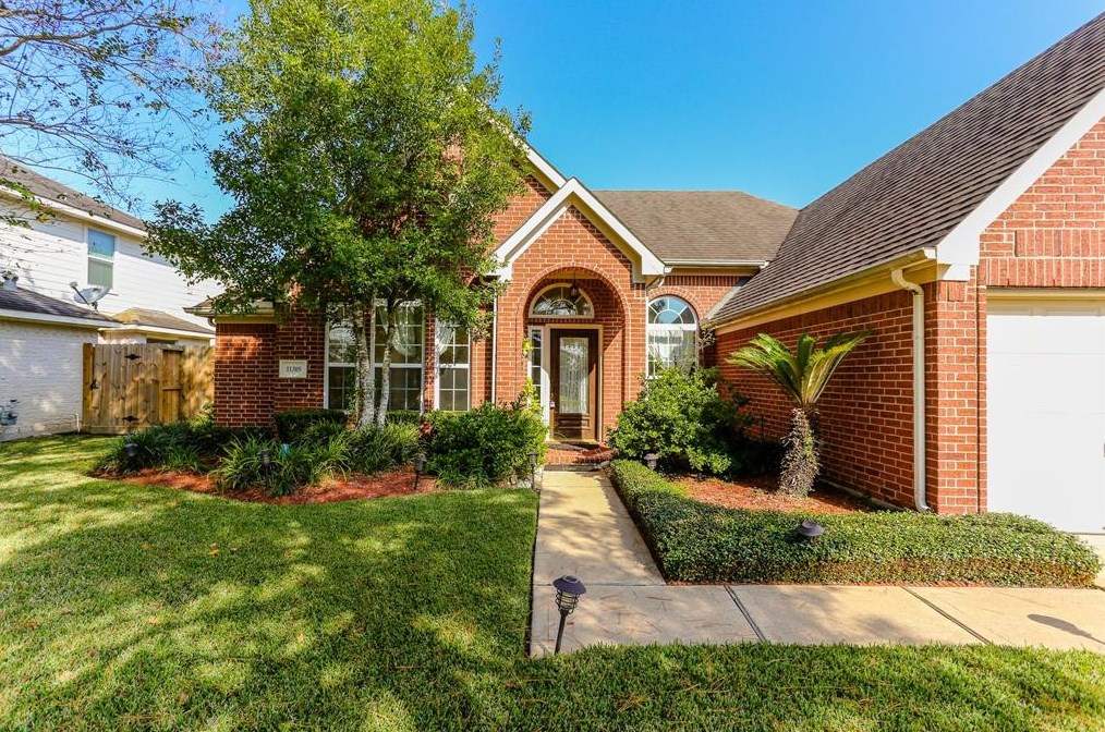 11309 Sunlit Bay Dr, Pearland, TX 77584